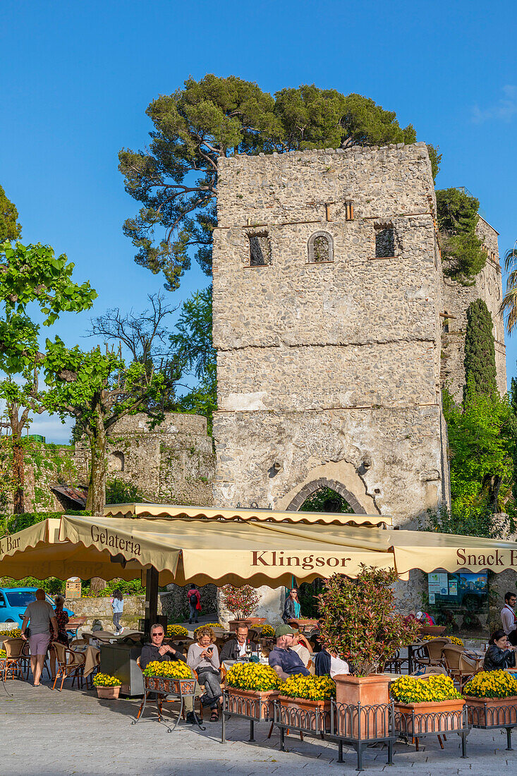 Cafe und Eingang zur Villa Rufolo, Ravello, Costiera Amalfitana, UNESCO-Welterbe, Kampanien, Italien, Europa