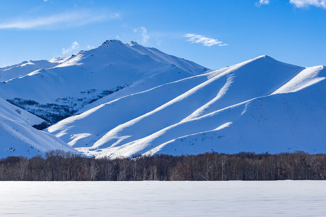 USA, Idaho, Bellevue, Winterlandschaft mit verschneiten Bergen