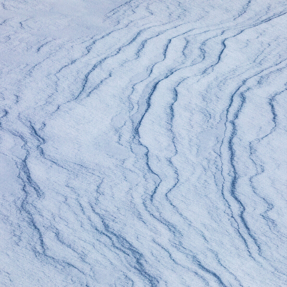 Abstrakte Muster auf Schnee, Vollbild