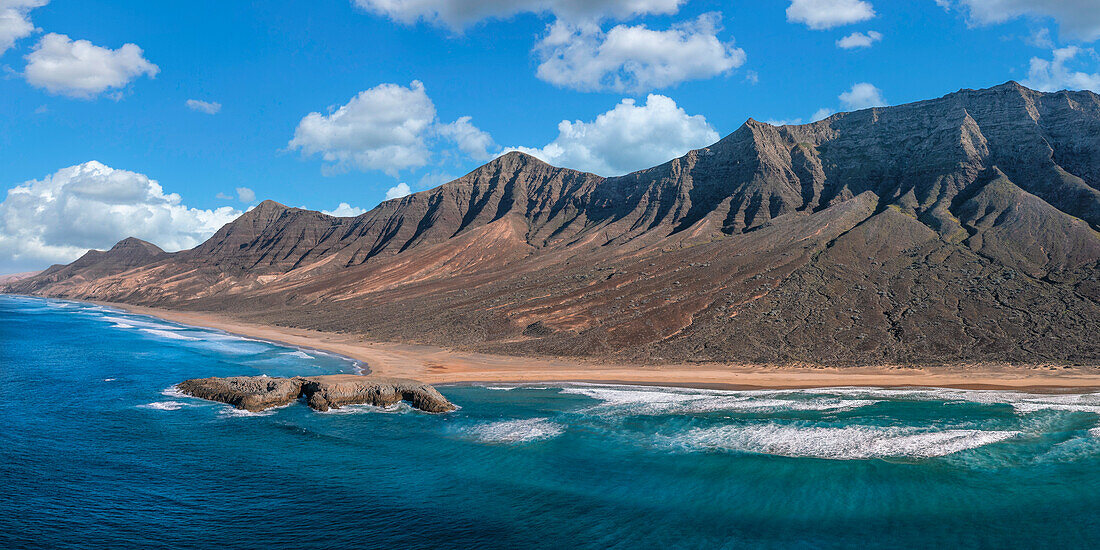 El Islote Insel und Pico de la Zarza Berge, Cofete Strand, Jandia Halbinsel, Fuerteventura, Kanarische Inseln, Spanien, Atlantik, Europa