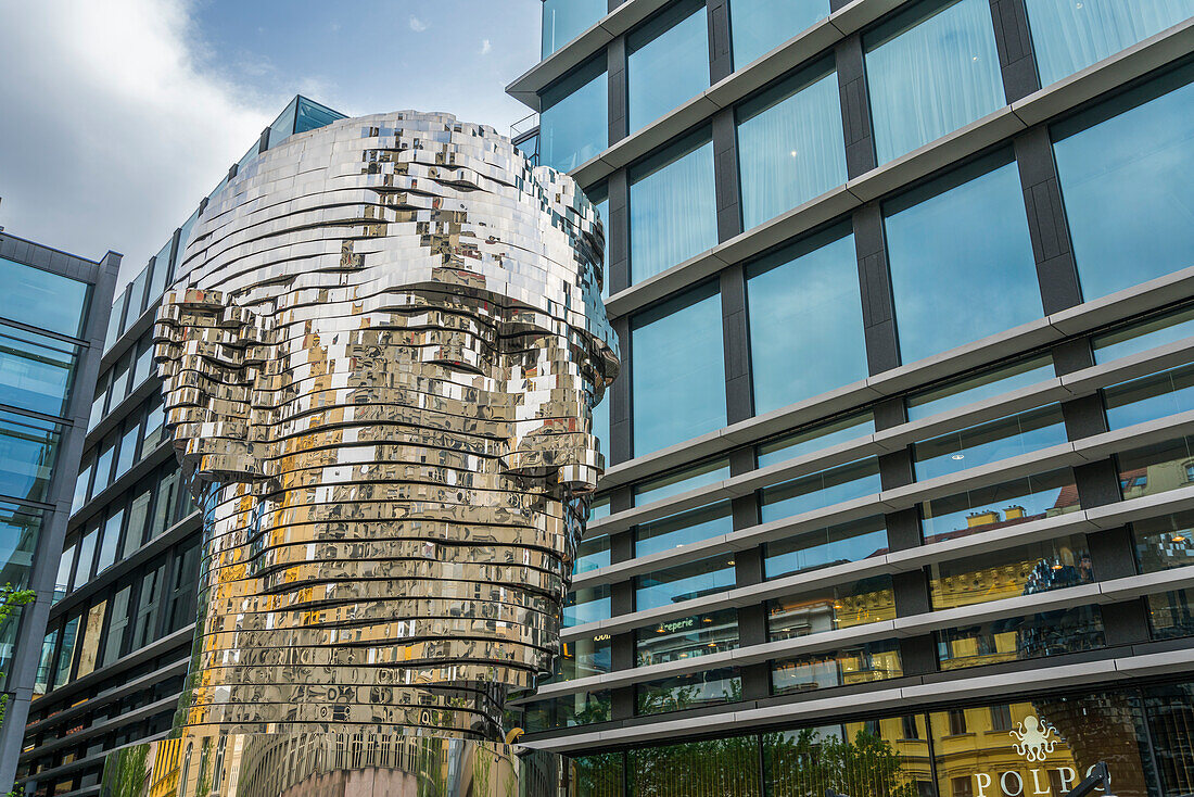 Franz Kafka Kopf-Kunstwerk von David Cerny, Prag, Tschechische Republik (Tschechien), Europa