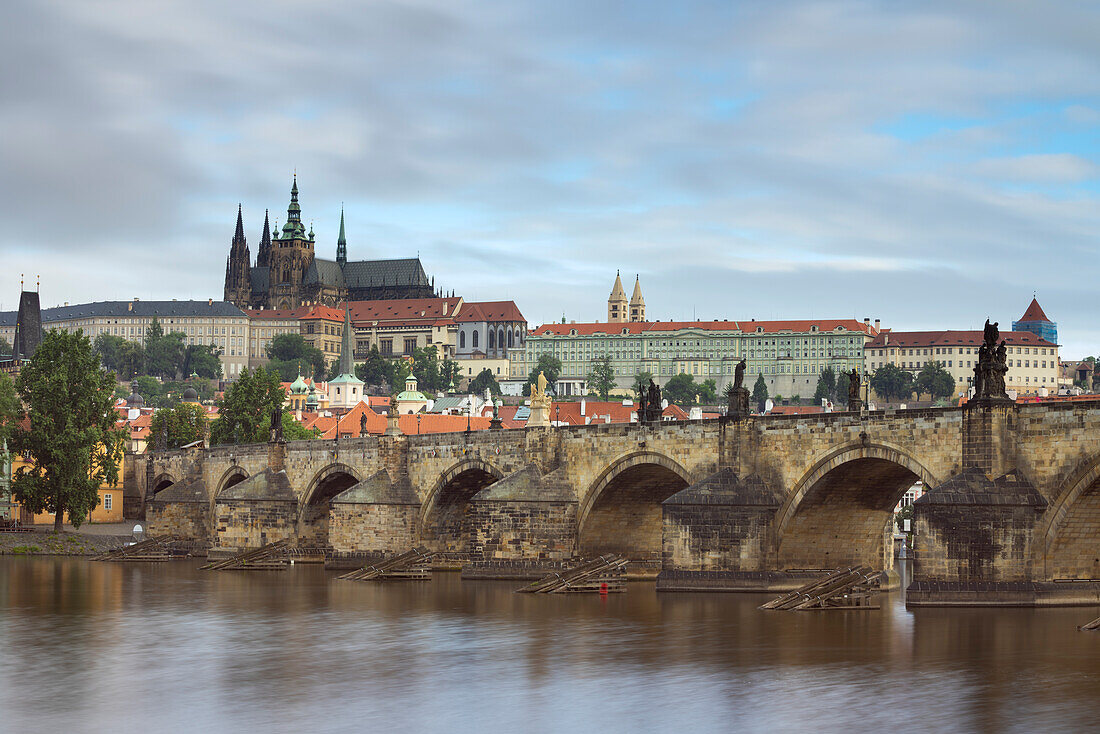Prager Burg und Karlsbrücke, UNESCO-Welterbe, Prag, Böhmen, Tschechische Republik (Tschechien), Europa