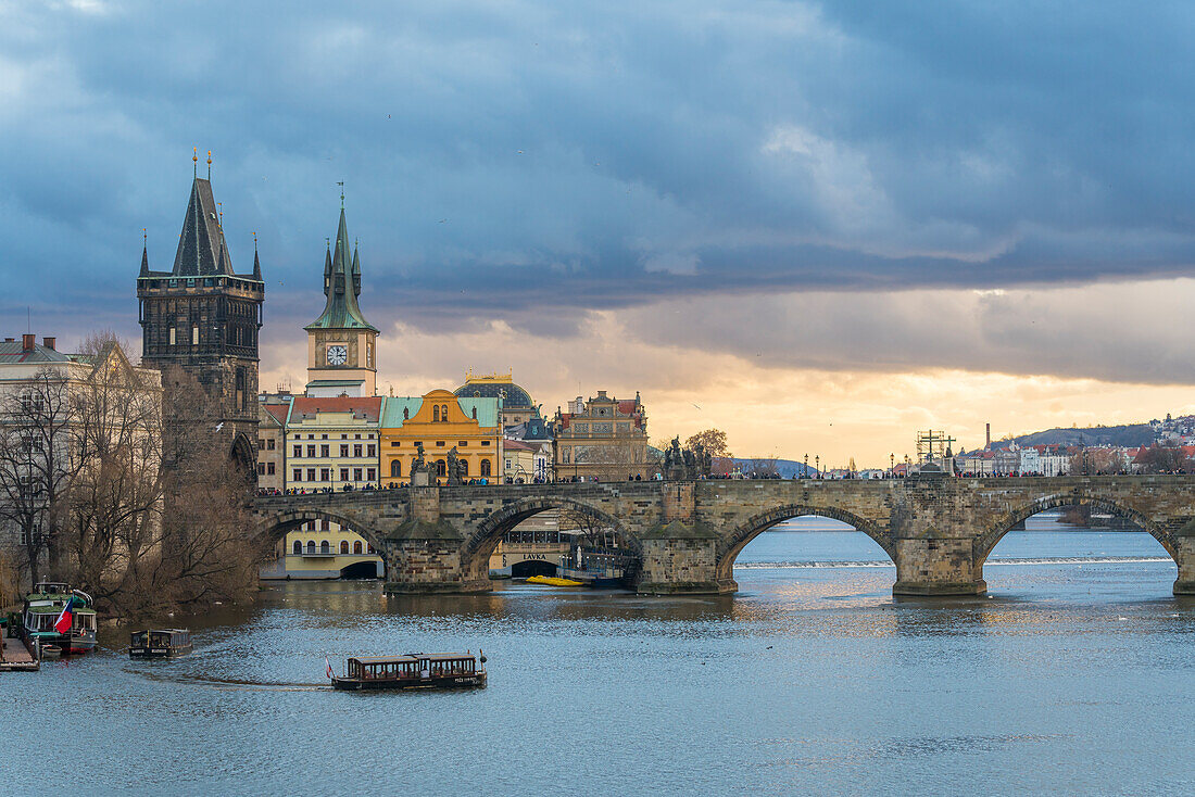 Karlsbrücke und Altstädter Brückenturm, UNESCO-Weltkulturerbe, Prag, Böhmen, Tschechische Republik (Tschechien), Europa