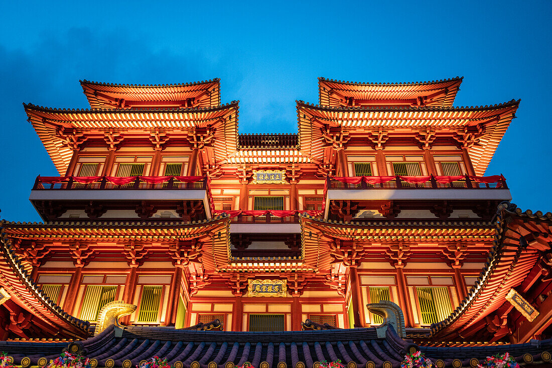 Exterior of Buddha Tooth Relic Temple, Chinatown, Central Area, Singapore, Southeast Asia, Asia