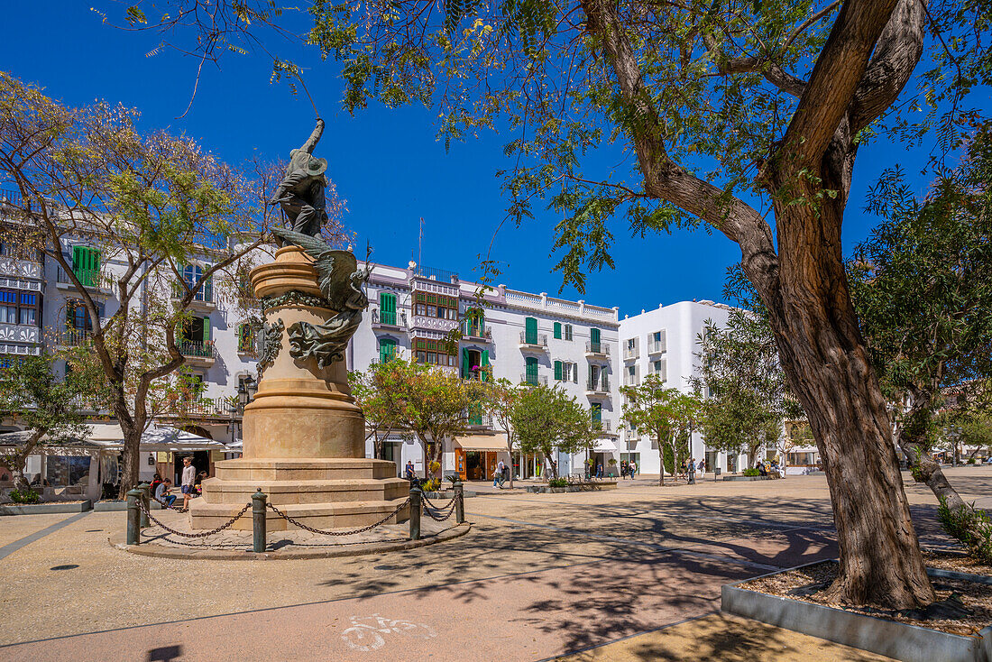 Blick auf den Vara de Rei Platz und Dalt Vila, UNESCO Weltkulturerbe, Ibiza Stadt, Eivissa, Balearen, Spanien, Mittelmeer, Europa