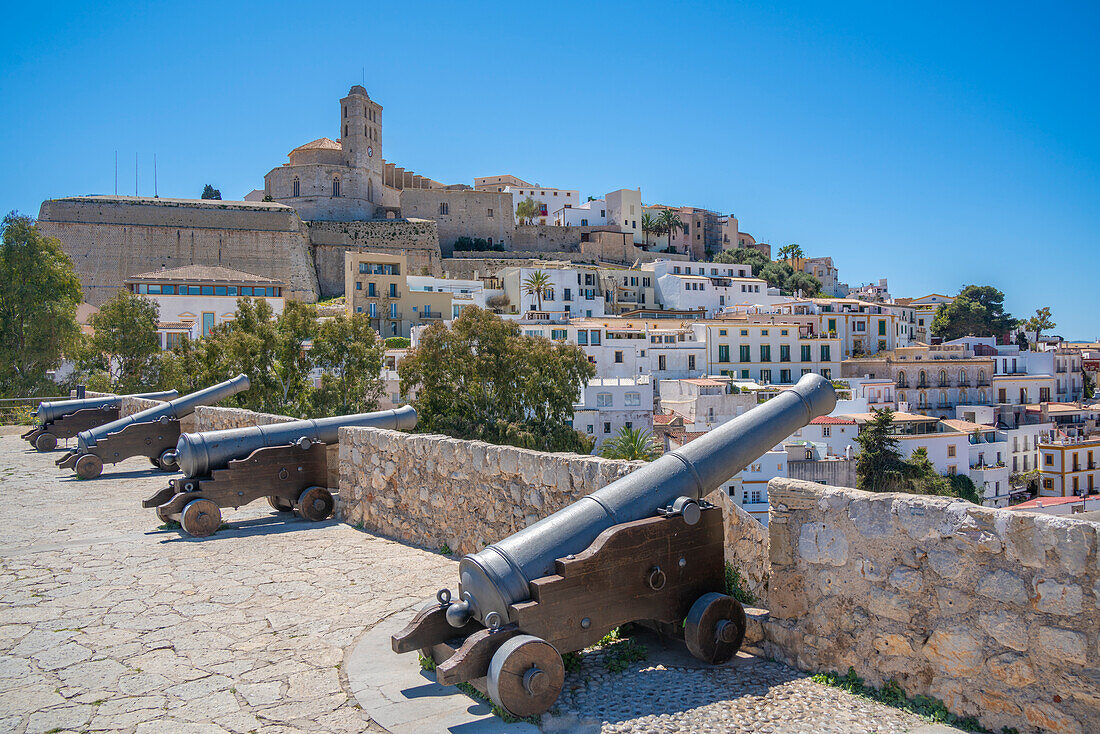 View of cannons, Dalt Vila and Cathedral, UNESCO World Heritage Site, Ibiza Town, Eivissa, Balearic Islands, Spain, Mediterranean, Europe
