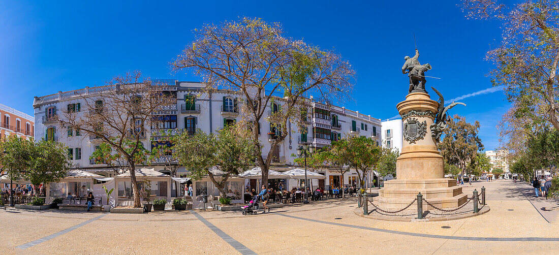 View of statue, restaurants and cafes in Vara de Rei Square, UNESCO World Heritage Site, Ibiza Town, Eivissa, Balearic Islands, Spain, Mediterranean, Europe