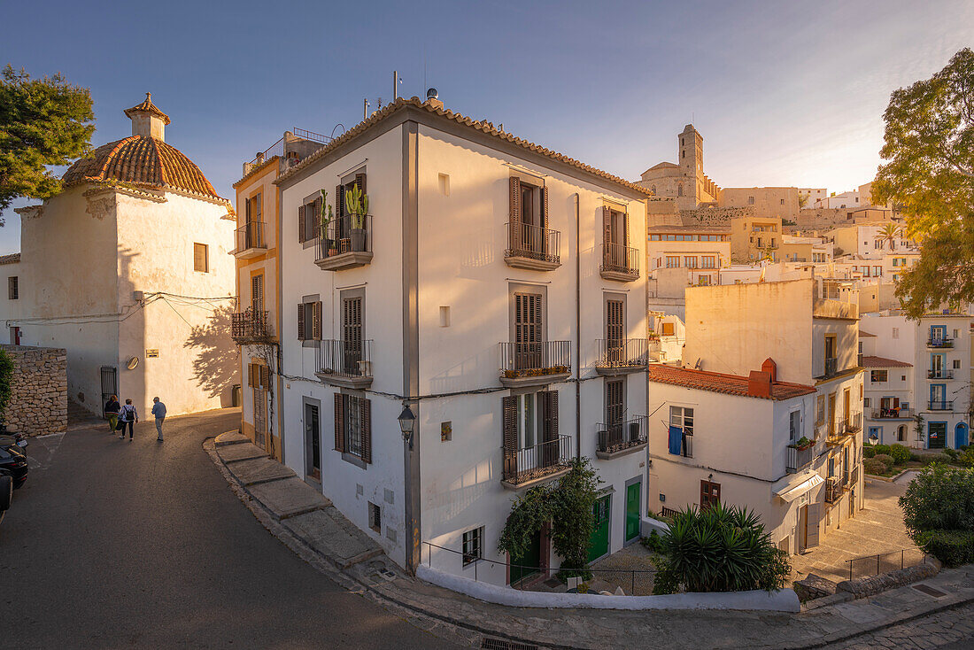 Blick auf Dalt Vila und Kathedrale, UNESCO-Weltkulturerbe, Ibiza-Stadt, Eivissa, Balearen, Spanien, Mittelmeer, Europa