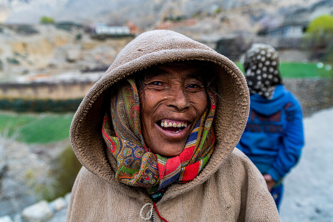 Freundlicher Einheimischer im abgelegenen Dorf Tetang, Königreich Mustang, Nepal, Asien