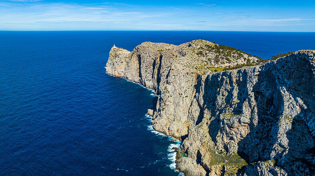 Luftaufnahme des Leuchtturms von Formentor, Mallorca, Balearen, Spanien, Mittelmeer, Europa