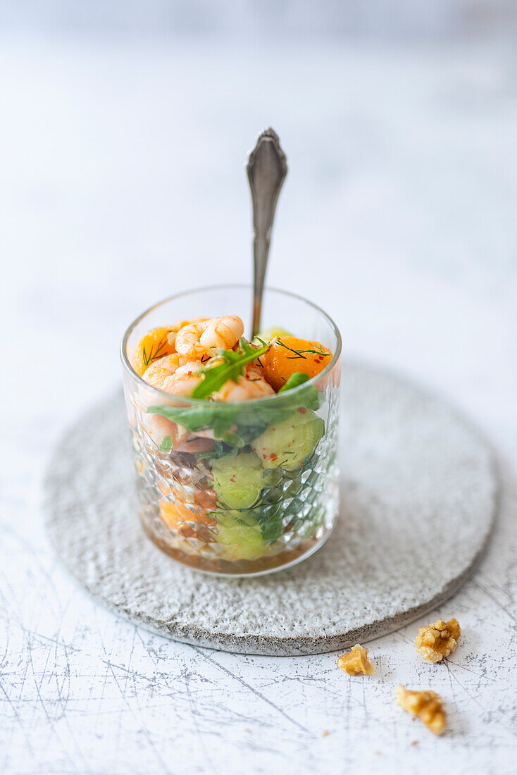 Crab salad with melons, arugula and walnuts