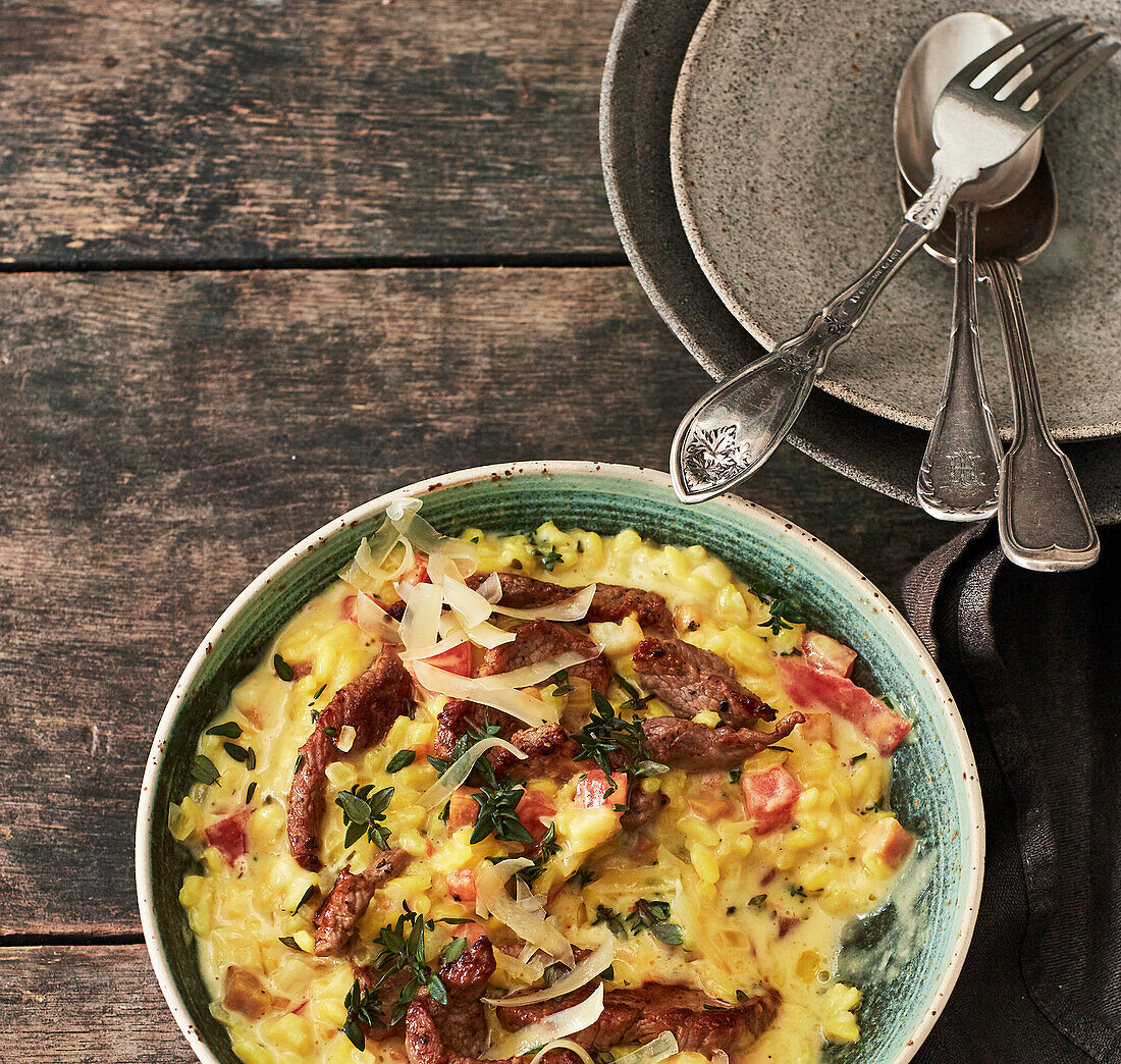 Safran-Risotto mit Kalbsgeschnetzeltem (Schweiz)