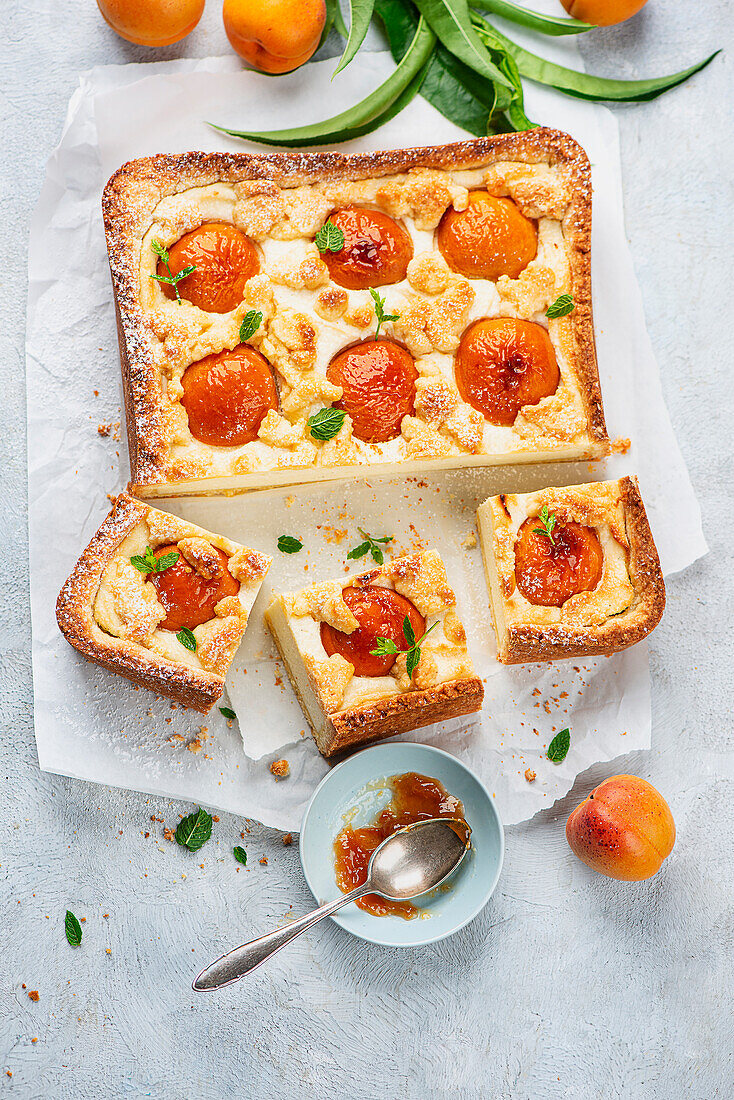 Cheesecake with apricots