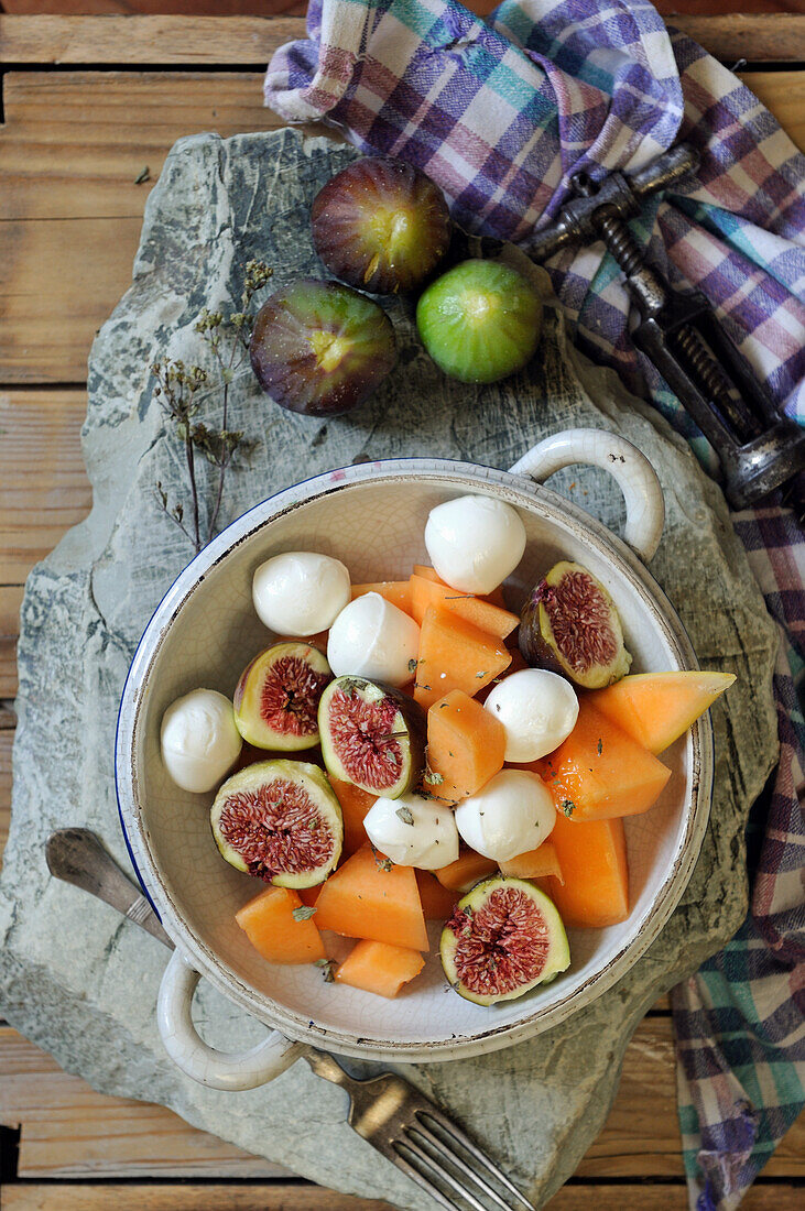 Sugar melon with figs and mozzarella balls