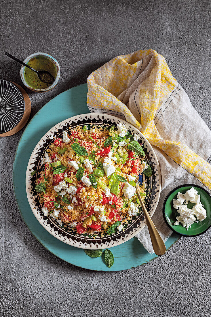 Couscous-Salat mit Wassermelone, Sellerie und Feta