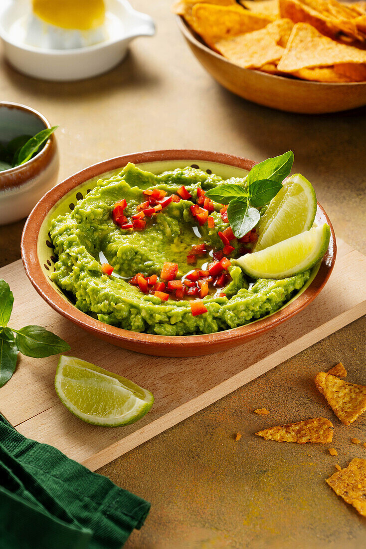 Guacamole with nachos