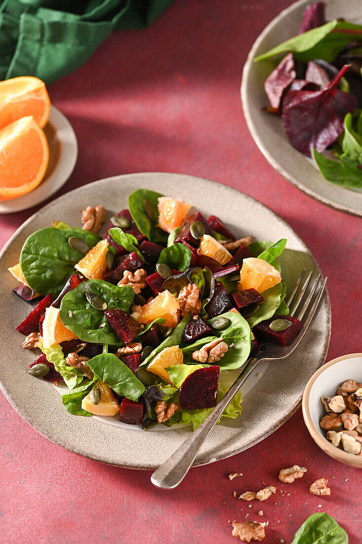 Rote-Bete-Salat mit Spinat und Orangenvinaigrette