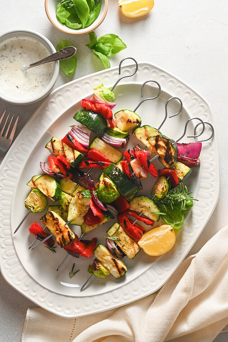 Vegetable skewers with zucchini