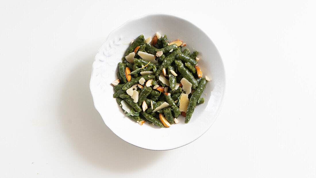 Green passatelloni with butter, roasted almonds and parmesan cheese