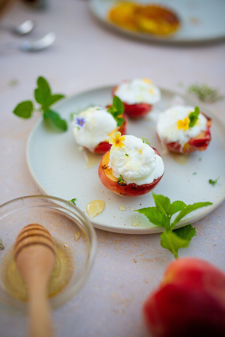 Grilled peaches with ice cream