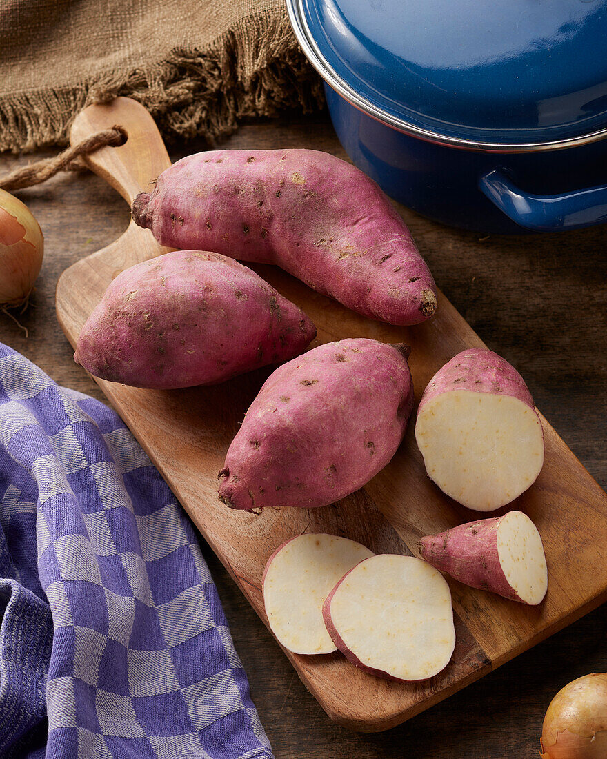 Rote Süßkartoffel (Ipomoea batatas)