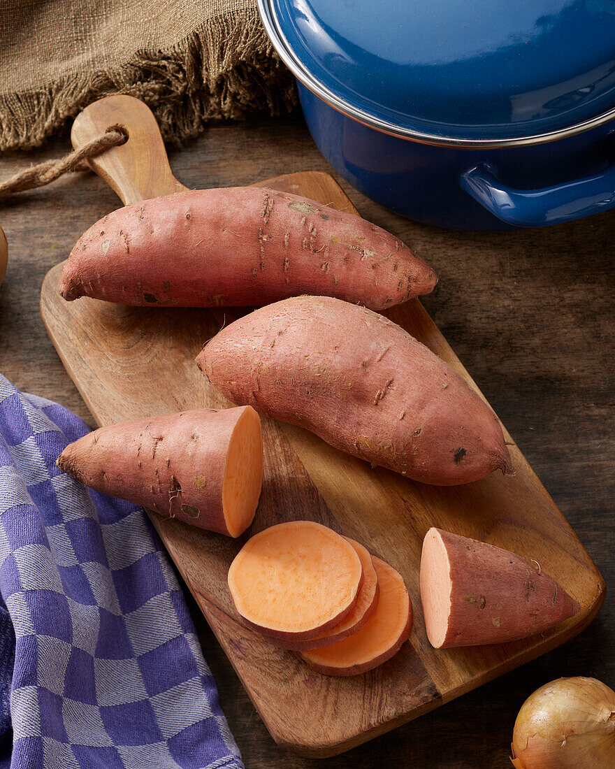 Orangefarbene Süßkartoffel (Ipomoea batatas)