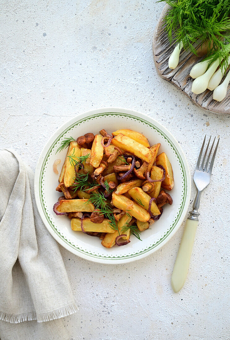 Chanterelles fried with potatoes and onions