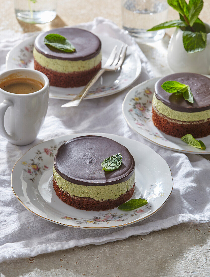 Small mint chocolate cakes