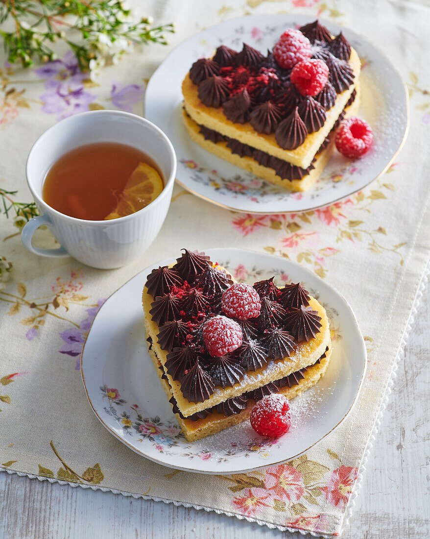 Vanille-Herzkuchen mit Schokoladencreme