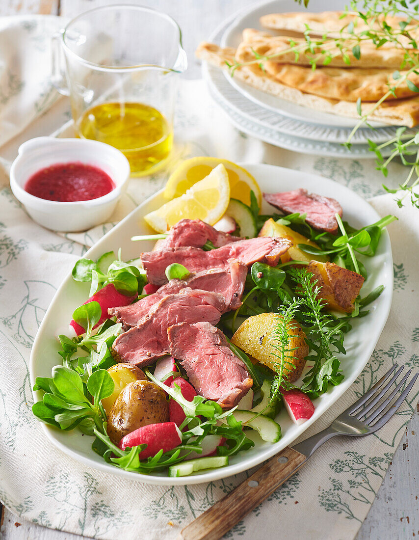 Salad with roast beef, potatoes and redcurrant sauce