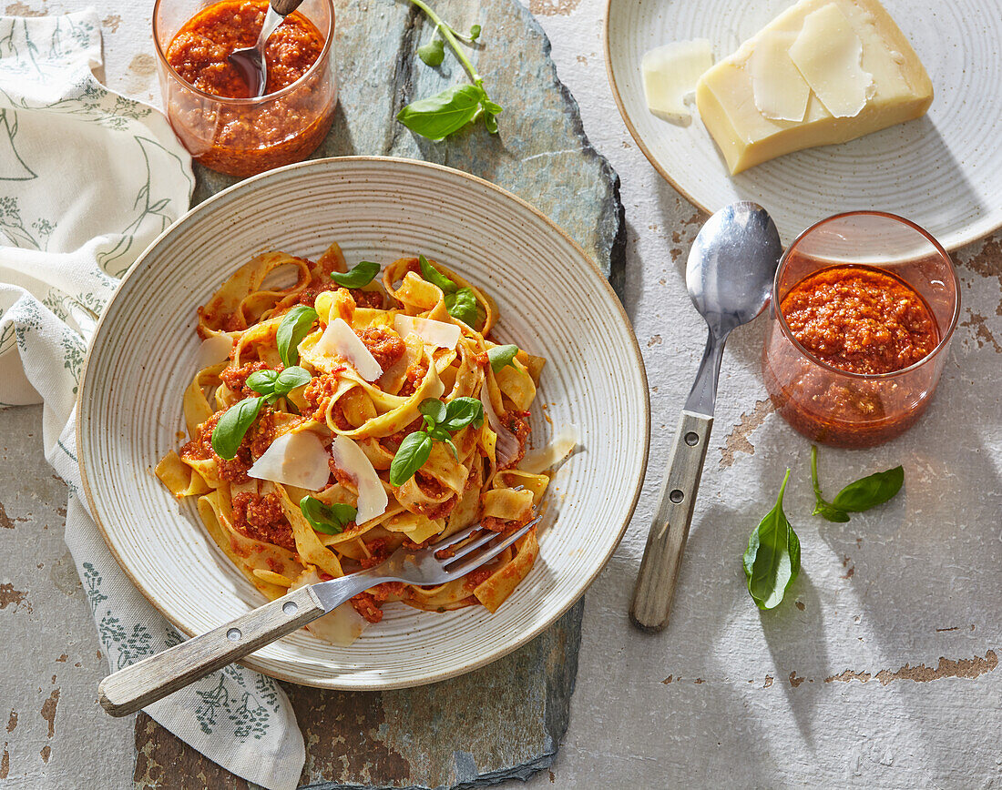 Pappardelle mit Tomatenpesto