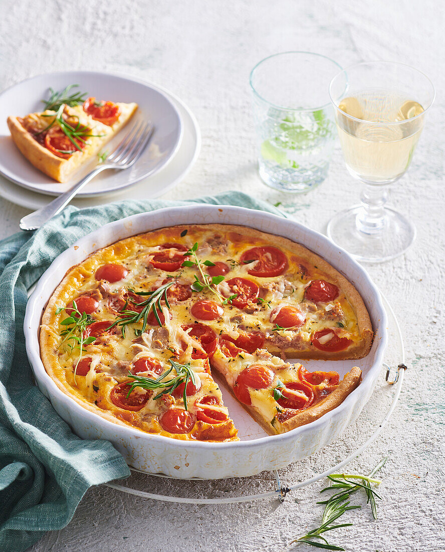 Thunfisch-Senf-Quiche mit Tomaten