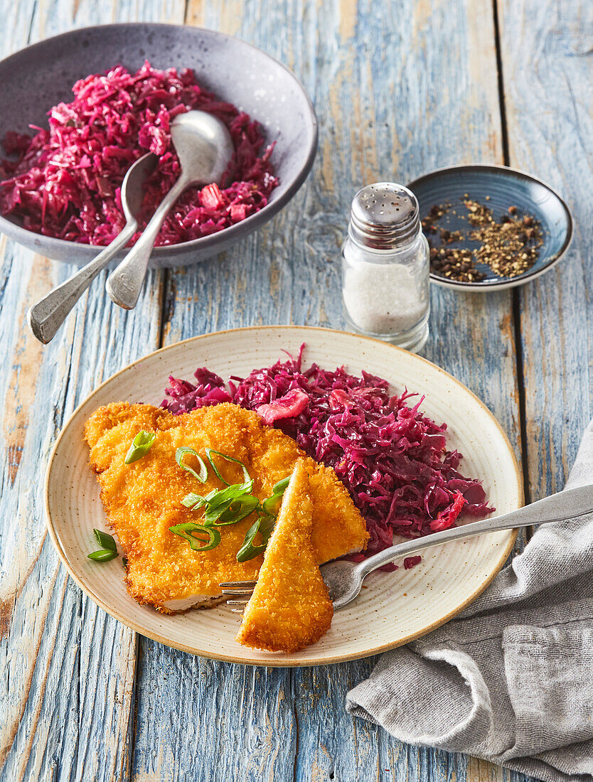 Schweineschnitzel mit Rhabarberkohl