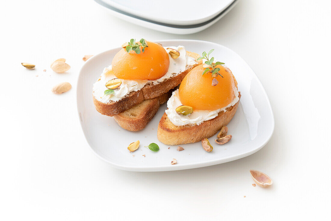 Bruschetta with cream cheese and apricots