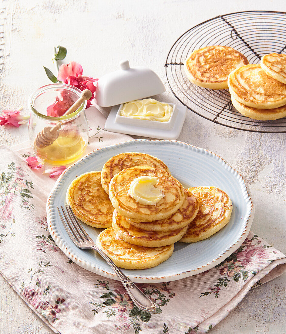 Ricotta-Pfannkuchen mit Honigbutter