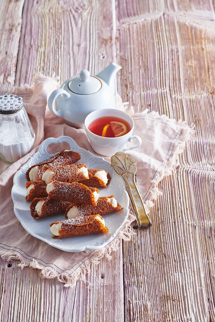 Ingwer-Cannoli mit Kaffeesahne