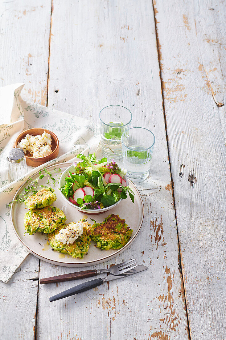 Zucchini fritters with goat's cheese and salad