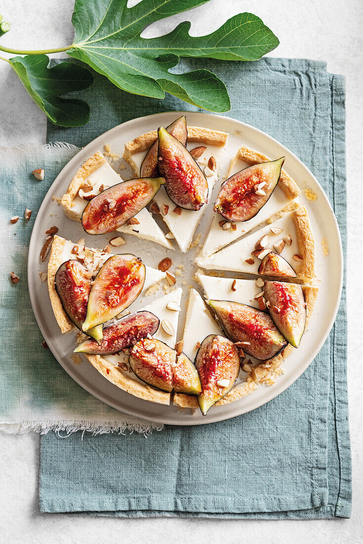 Tarte mit Panna cotta, Feigen und Mandeln