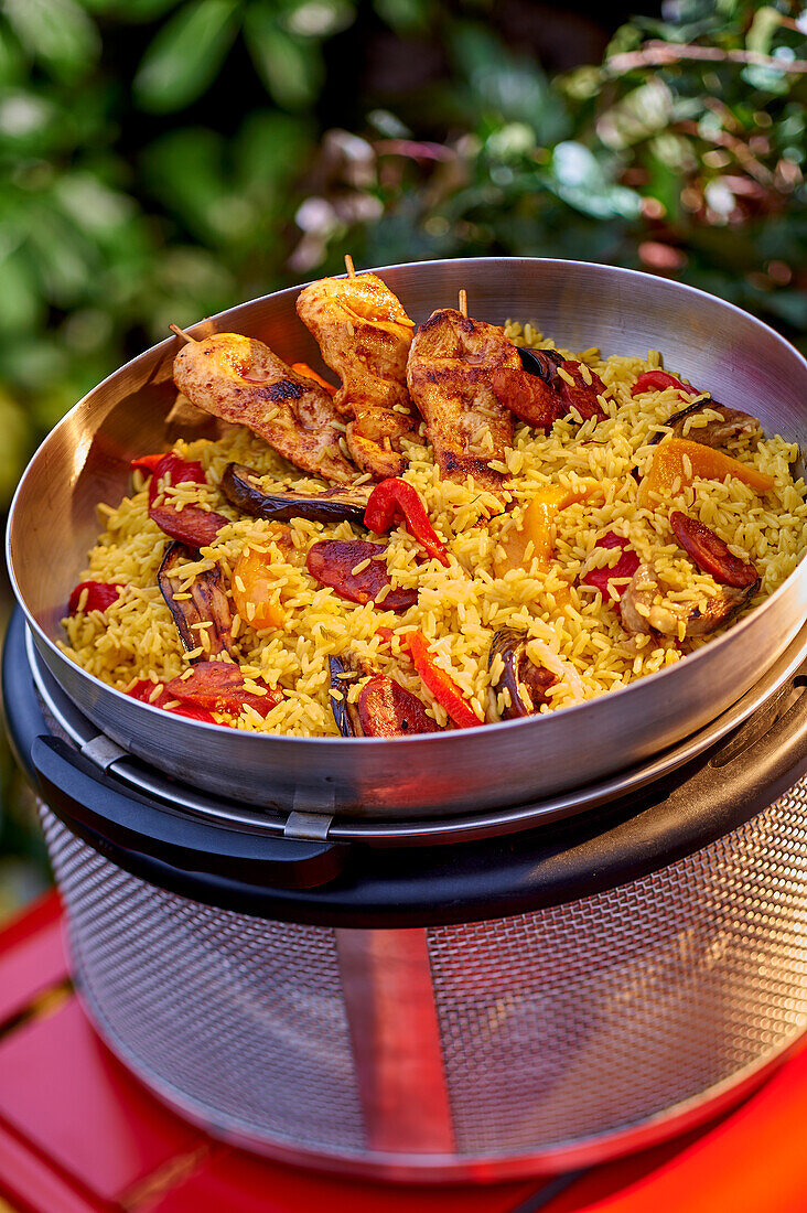 Rice pan with vegetables and chicken