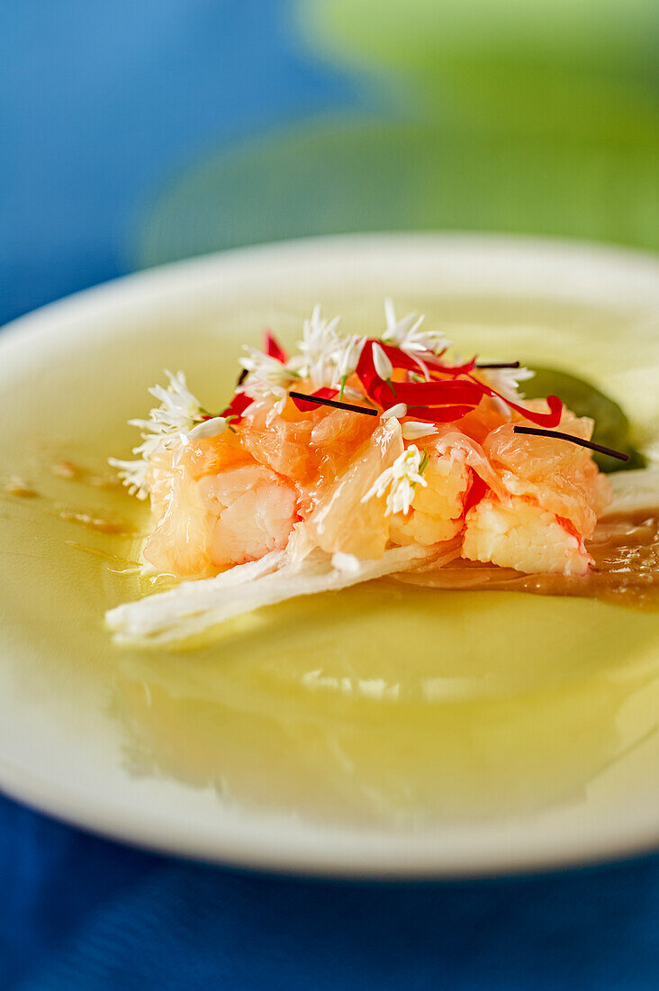 Crab meat with green papaya and pomelo