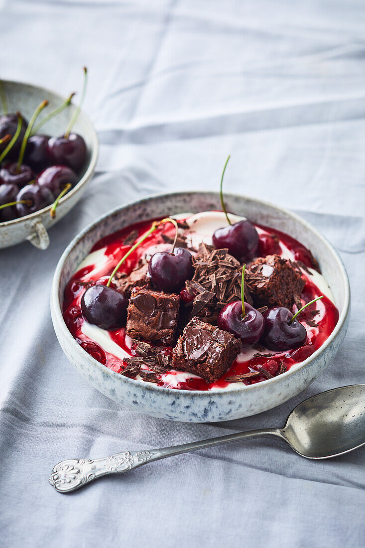 Quarkcreme-Bowl à la Schwarzwälder Kirsch