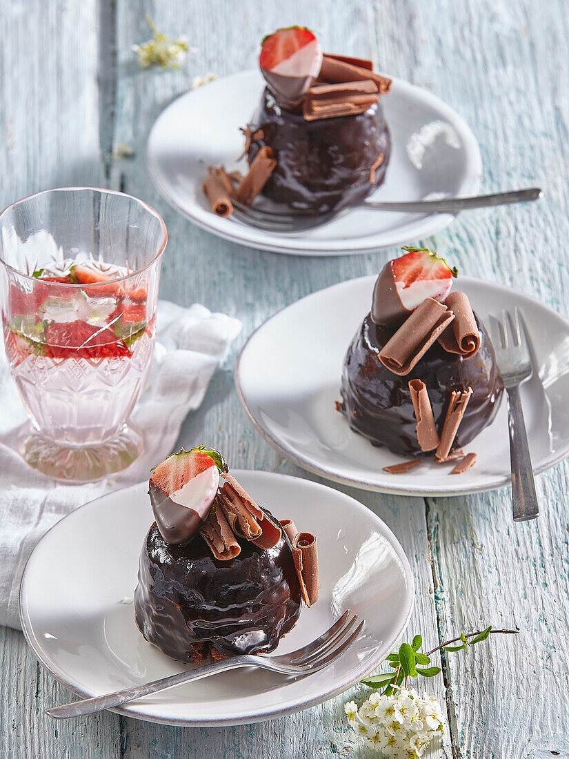 Chocolate mini cakes with strawberry cream