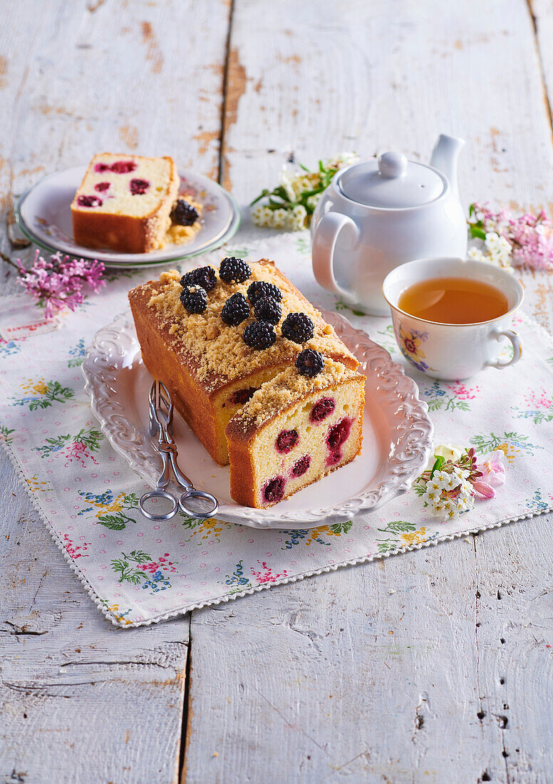 Blackberry loaf cake