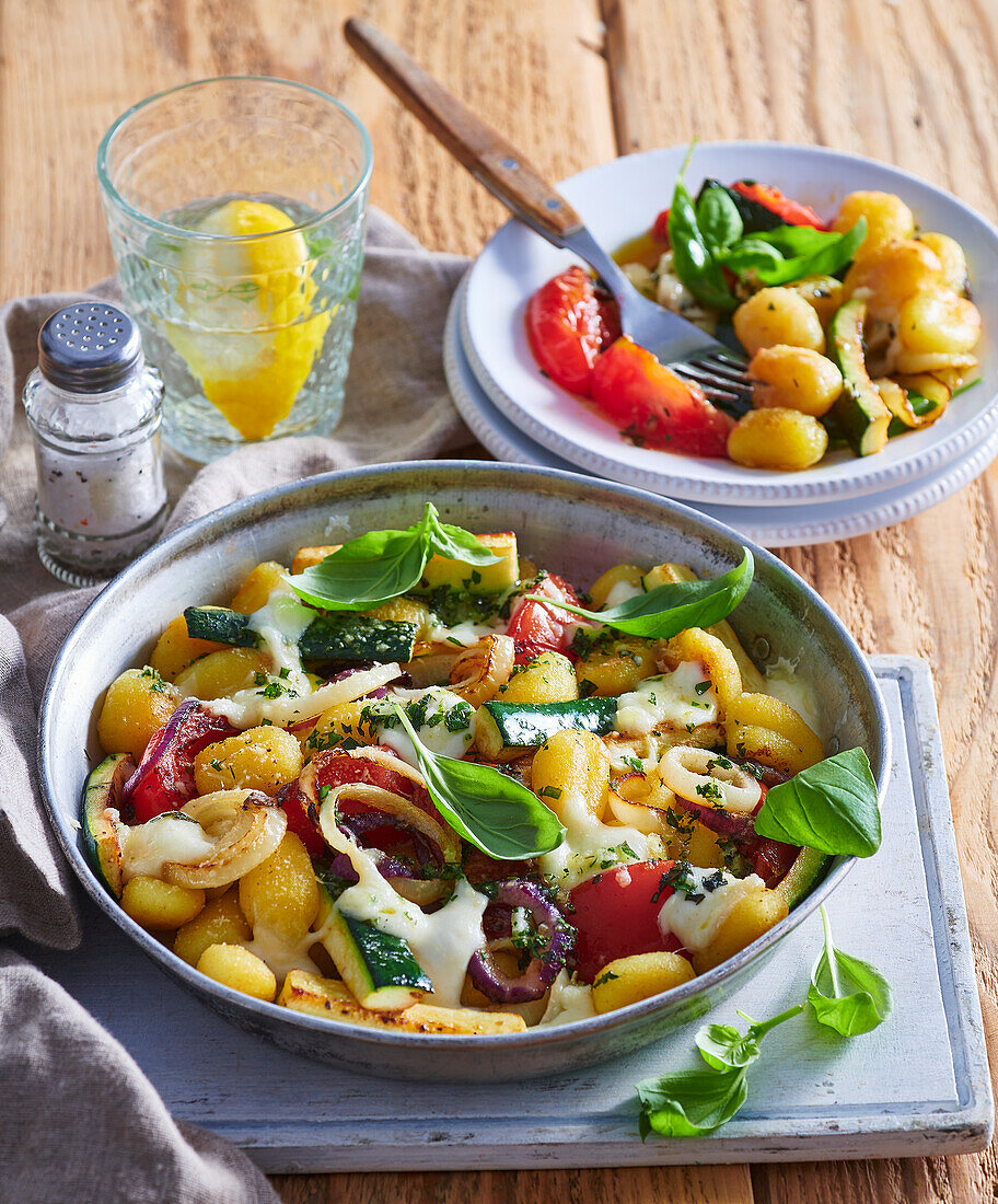 Gebackene Gnocchi mit Gemüse und Mozzarella