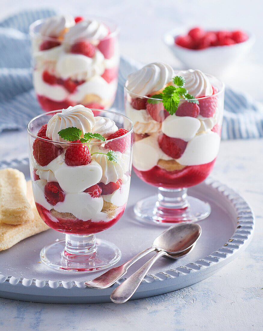 Raspberry yogurt cups with meringue
