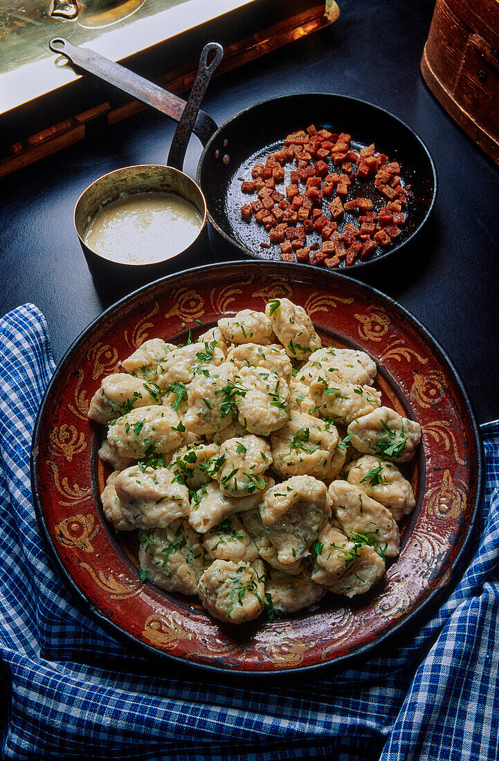 Potato and leek gnocchi with bacon and cheese sauce