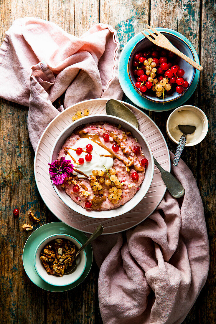 Johannisbeer-Porridge