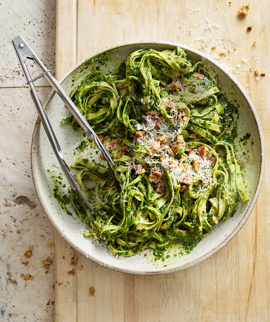 Linguine with green sauce and nuts