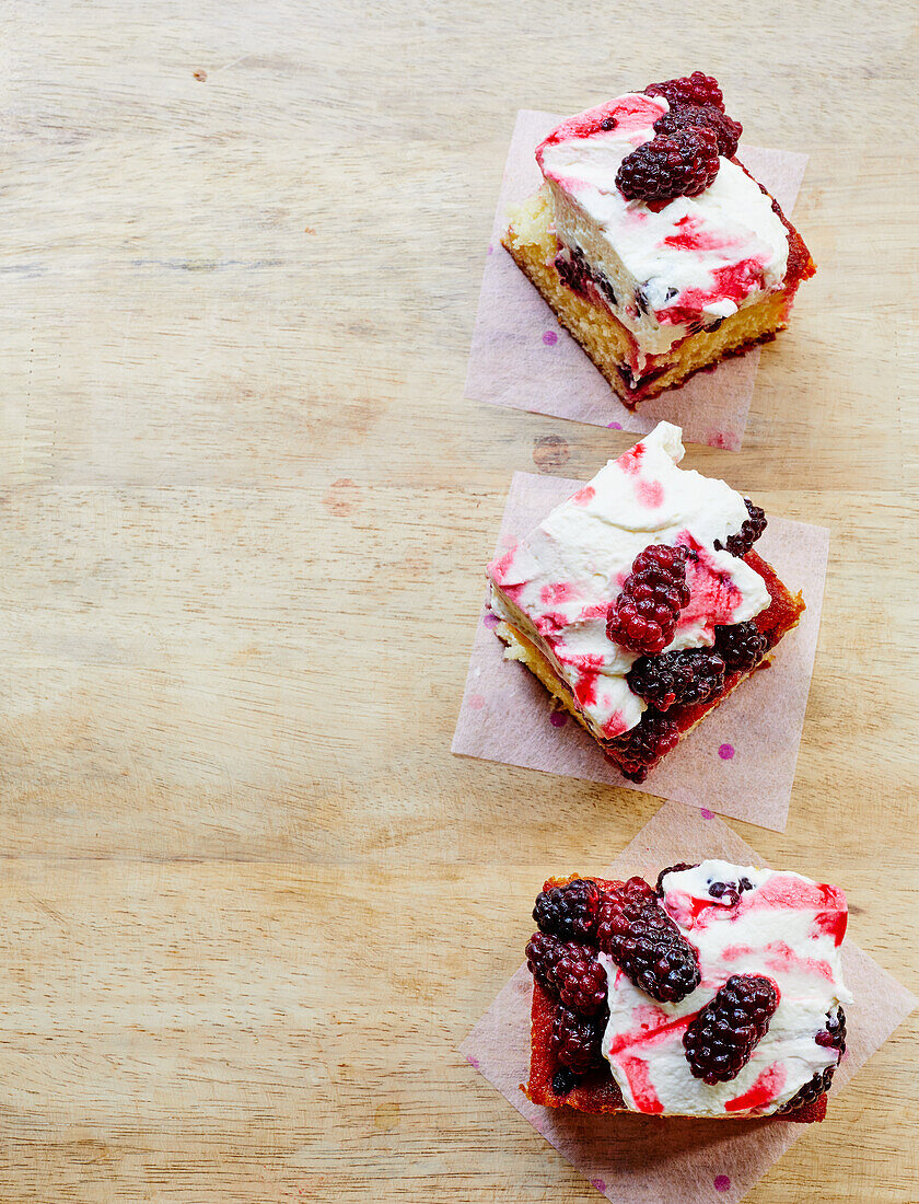 Blackberry lemon cake