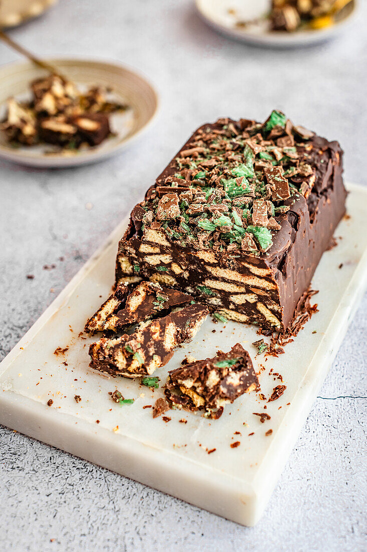 Dark chocolate biscuit cake with peppermint crisp chocolate